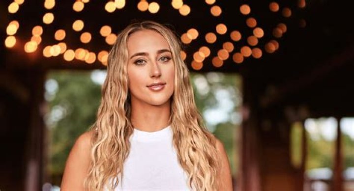 Ashley Cooke Net Worth - EchoDash