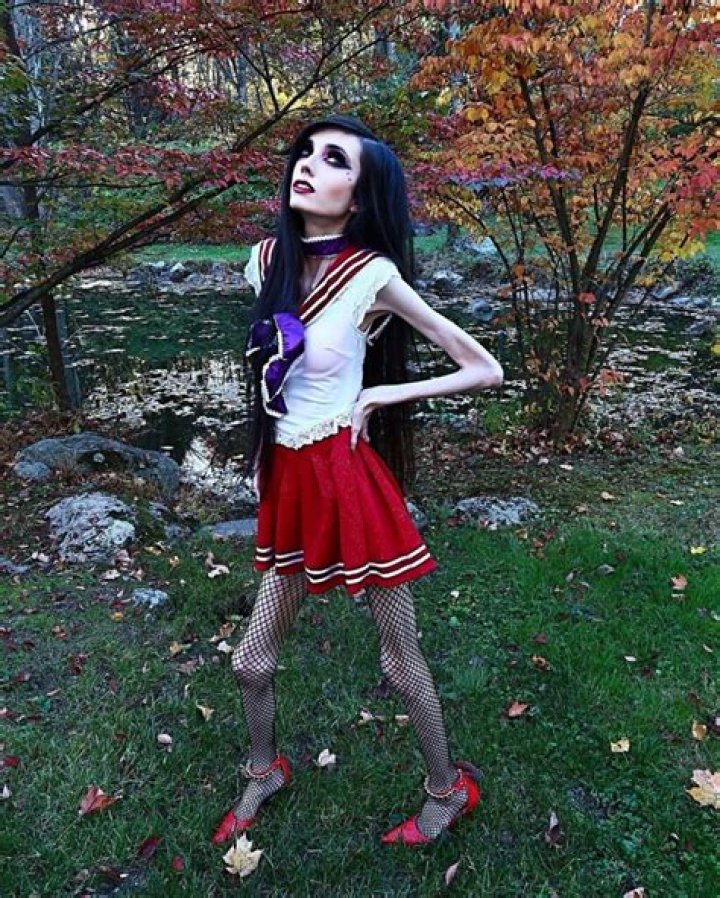Eugenia Cooney Age, Height, Weight, Net Worth, Health