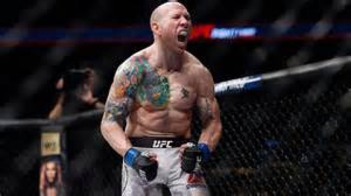 Josh Emmett ·