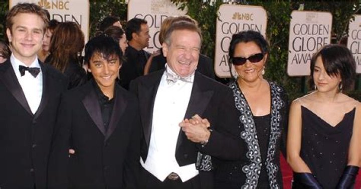 Robin Williams' children Zak and Zelda honor 'wonderful, hairy man' on 8th death anniversary ·