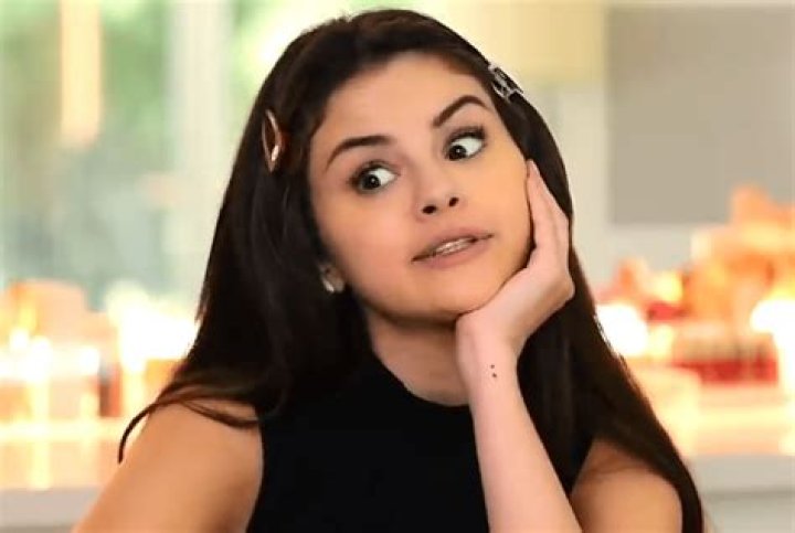 Selena Gomez Under Siege for Naming Her Kidney! This is the Weirdest Timeline