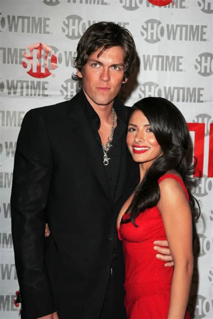 Steve Howey – Biography, Wife, Net Worth, Children, Age and Height
