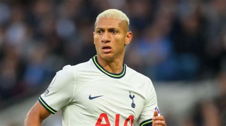 Tottenham has finalised the transfer of Brazilian striker Richarlison ·