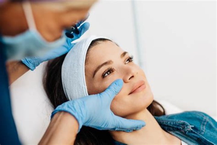 What are the pros and cons of being an esthetician?
